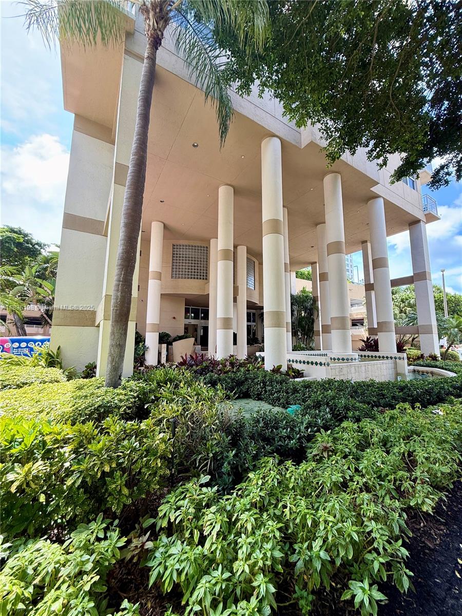 Stunning 2BD/2BA Condo with Breathtaking Bay & City Views on Brickell Key! Fully renovated and furnished with impact windows and doors, new baths, sleek European-style kitchen, stainless steel appliances, tile plank floors, tons of natural light and amazing city and bay views. Features a split floor plan, 1 assigned parking space with availability for another, and new A/C. Enjoy resort-style living with 24hr concierge, valet, tennis courts, heated pool & spa, waterfront gym, club room, business center & more. Prime location—walk to Brickell City Centre, top restaurants, and parks. Just minutes to highways, Downtown, and Miami​​‌​​​​‌​‌​​​‌‌​​​‌‌‌​​‌​​‌‌​​​​ Beach!
