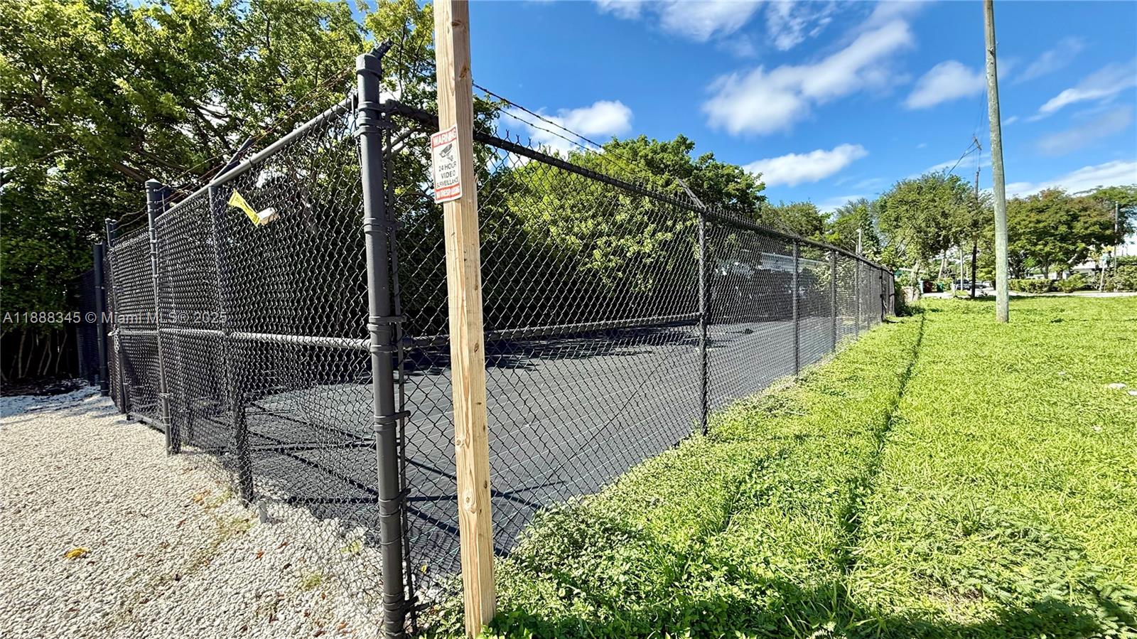 NORTH ROCKMOOR TRACK - Land