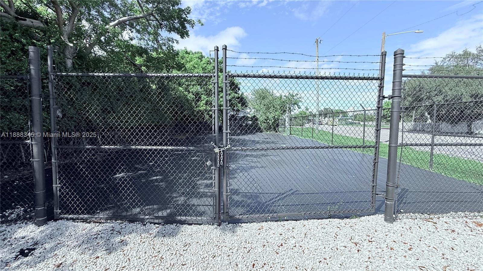 NORTH ROCKMOOR TRACK - Land