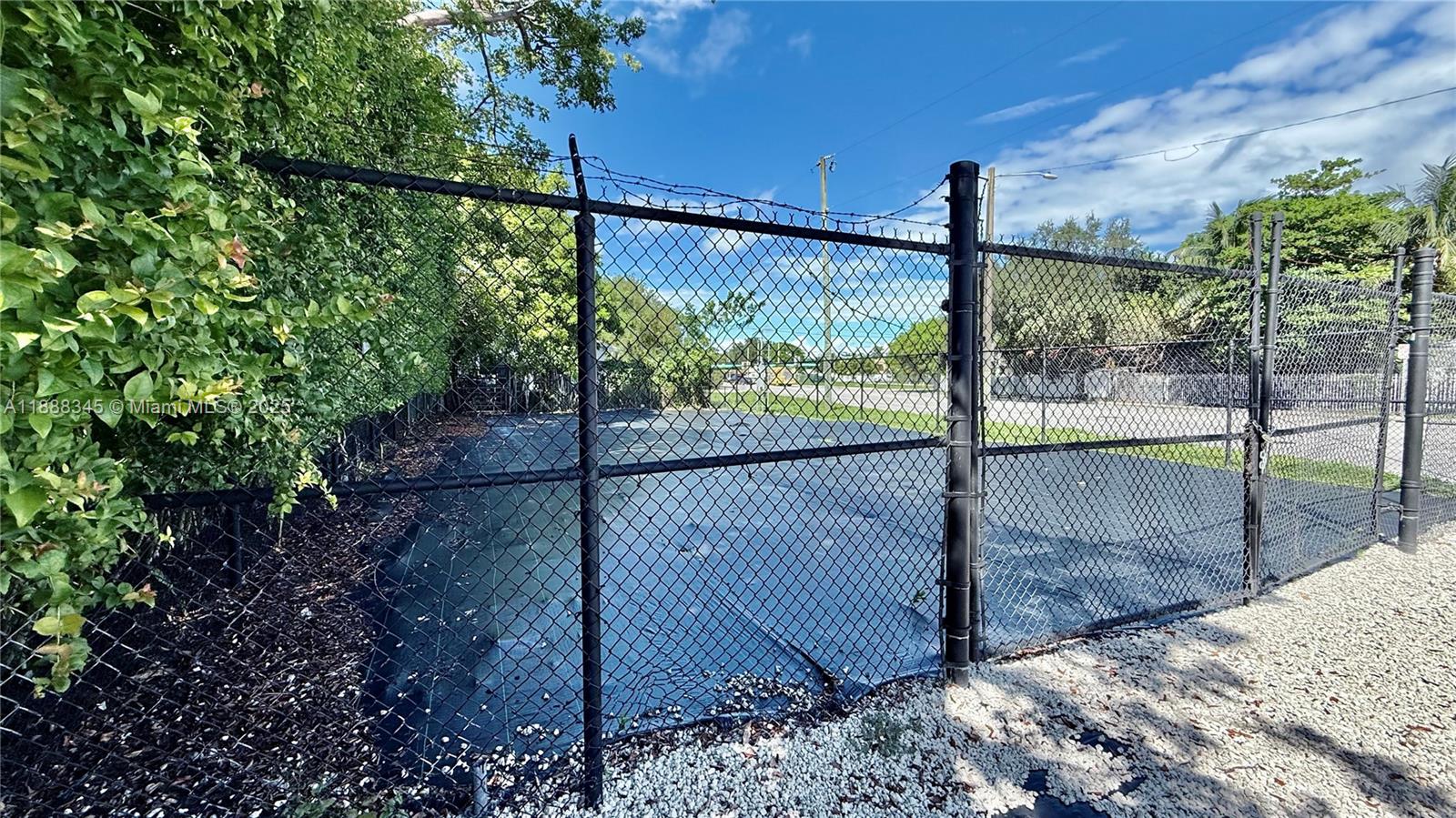 NORTH ROCKMOOR TRACK - Land
