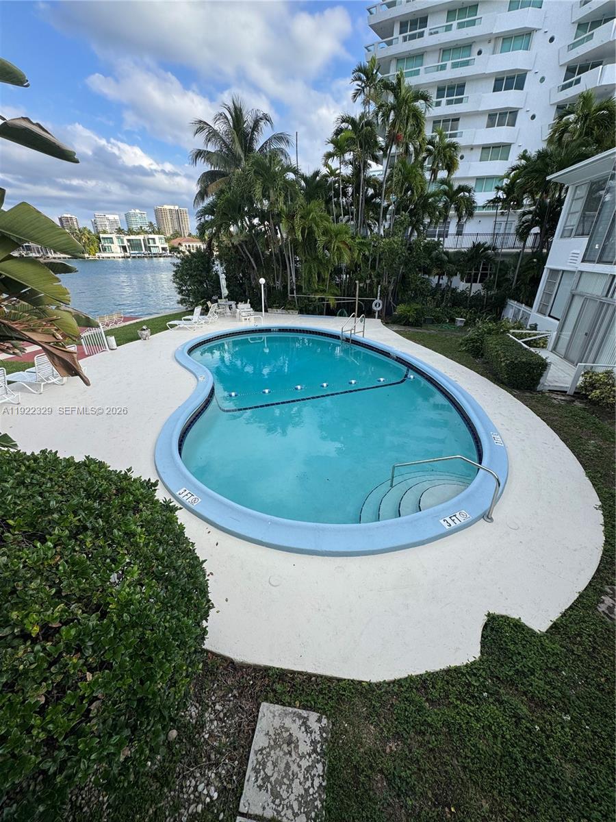 10281 E Bay Harbor Dr A5