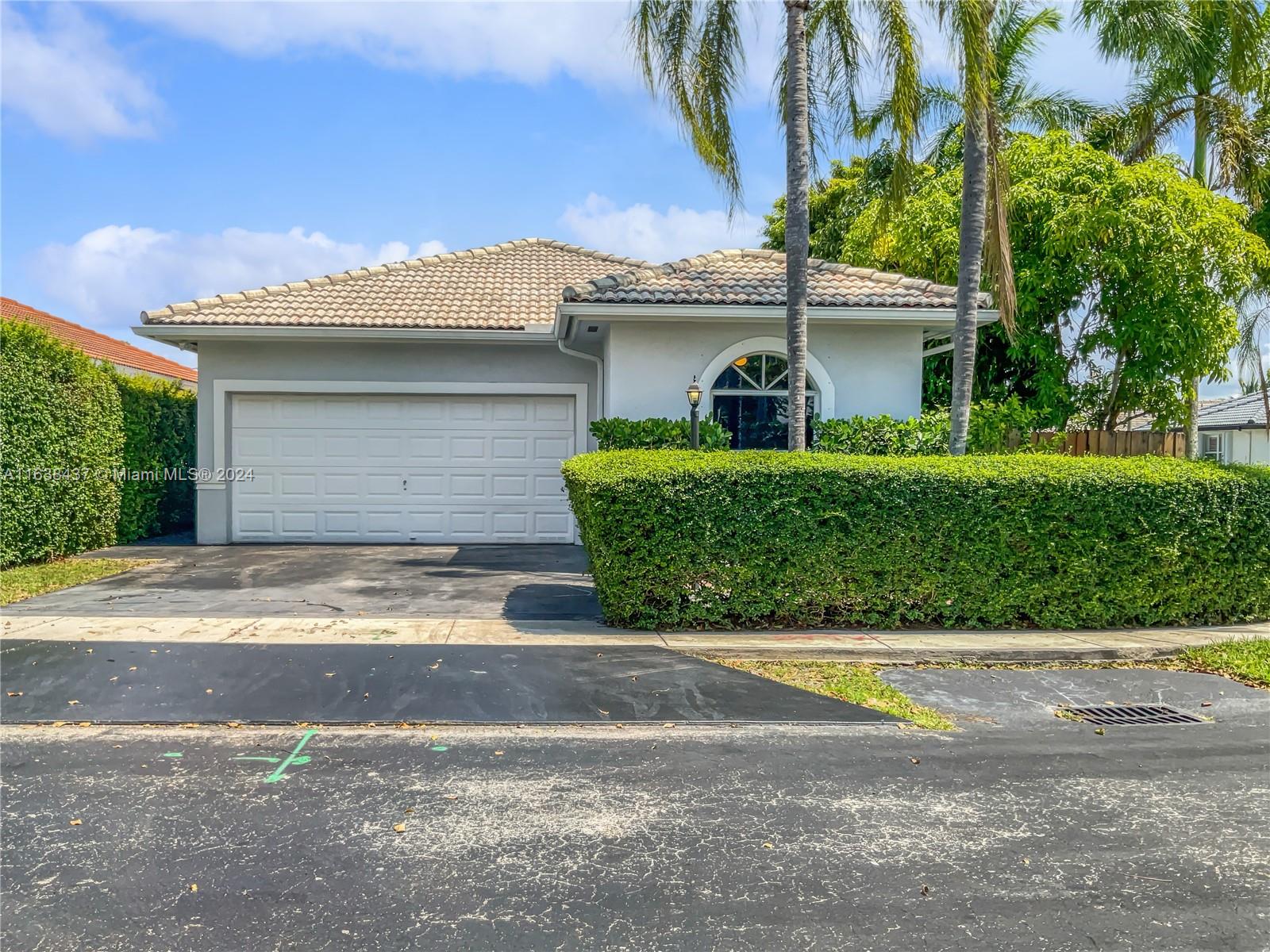 16053 Sw 68th Ter Ter, Miami, Broward County, Florida - 4 Bedrooms  
2 Bathrooms - 