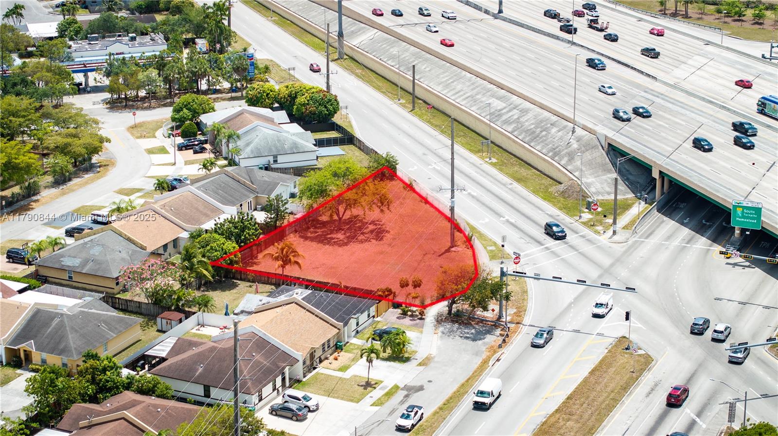 ATTENTION INVESTORS!!! This is your chance to purchase a vacant lot with tremendous potential. 9,850 sqft of land with a multi-family zoning. Located in a hot neighborhood with tons of demand. Don't miss this opportunity because it doesn't come around too often. Please call/text listing agent with any questions.