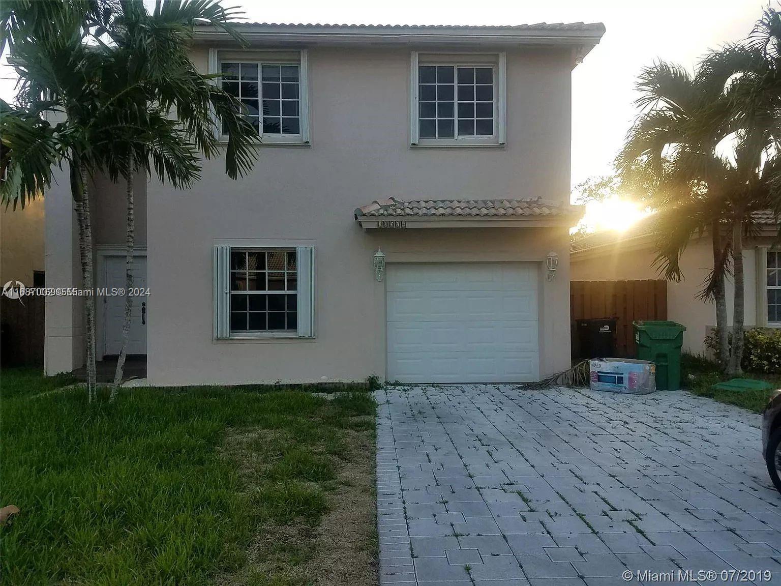This large 2 story home is in an excellent location near Baptist Hospital it has 5 bedrooms 3 full bathrooms with a 1 car garage, ready to move, convenient location, near great schools , shopping centers. parking spaces in front of the house.1 bedroom and 1 full bath on the first floor, granite counter tops 4 bedrooms are on the second floor. Easy to show hammocks amenities include lakes, club house and 2 pools