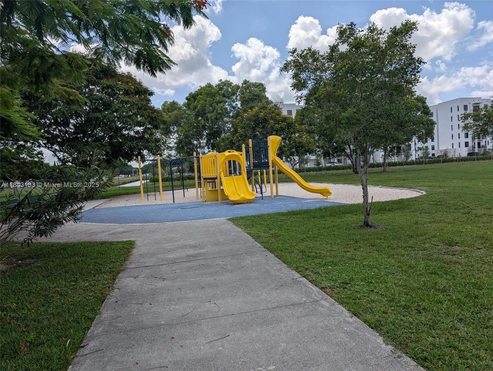 CALUSA CLUB ESTATES 5TH A - Residential