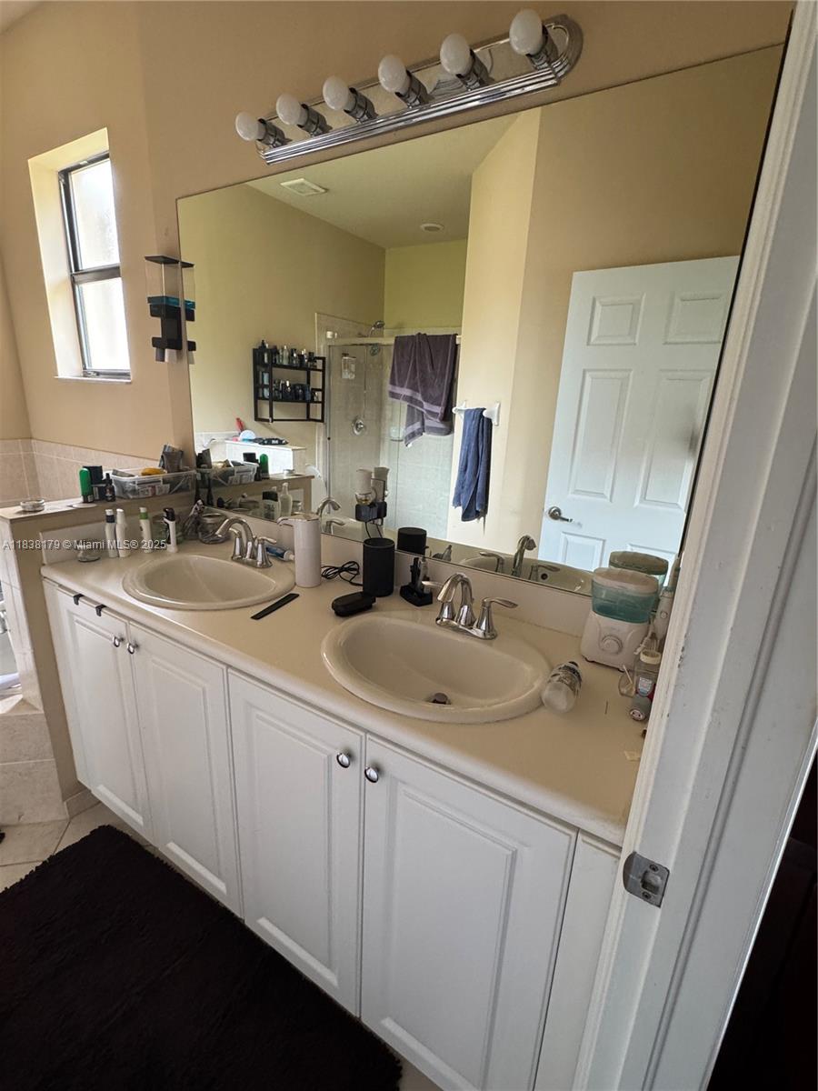 SILVER PALM EAST SEC THRE - Residential