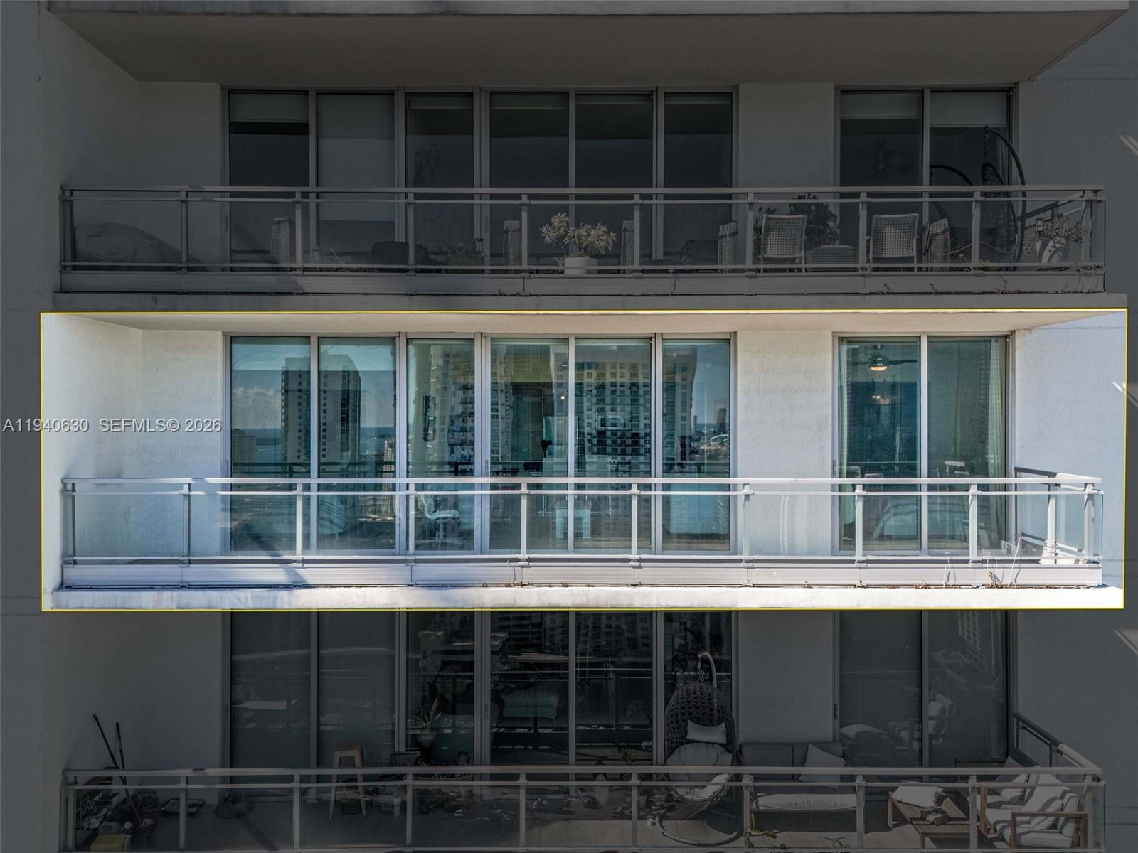 MINT CONDO - Residential