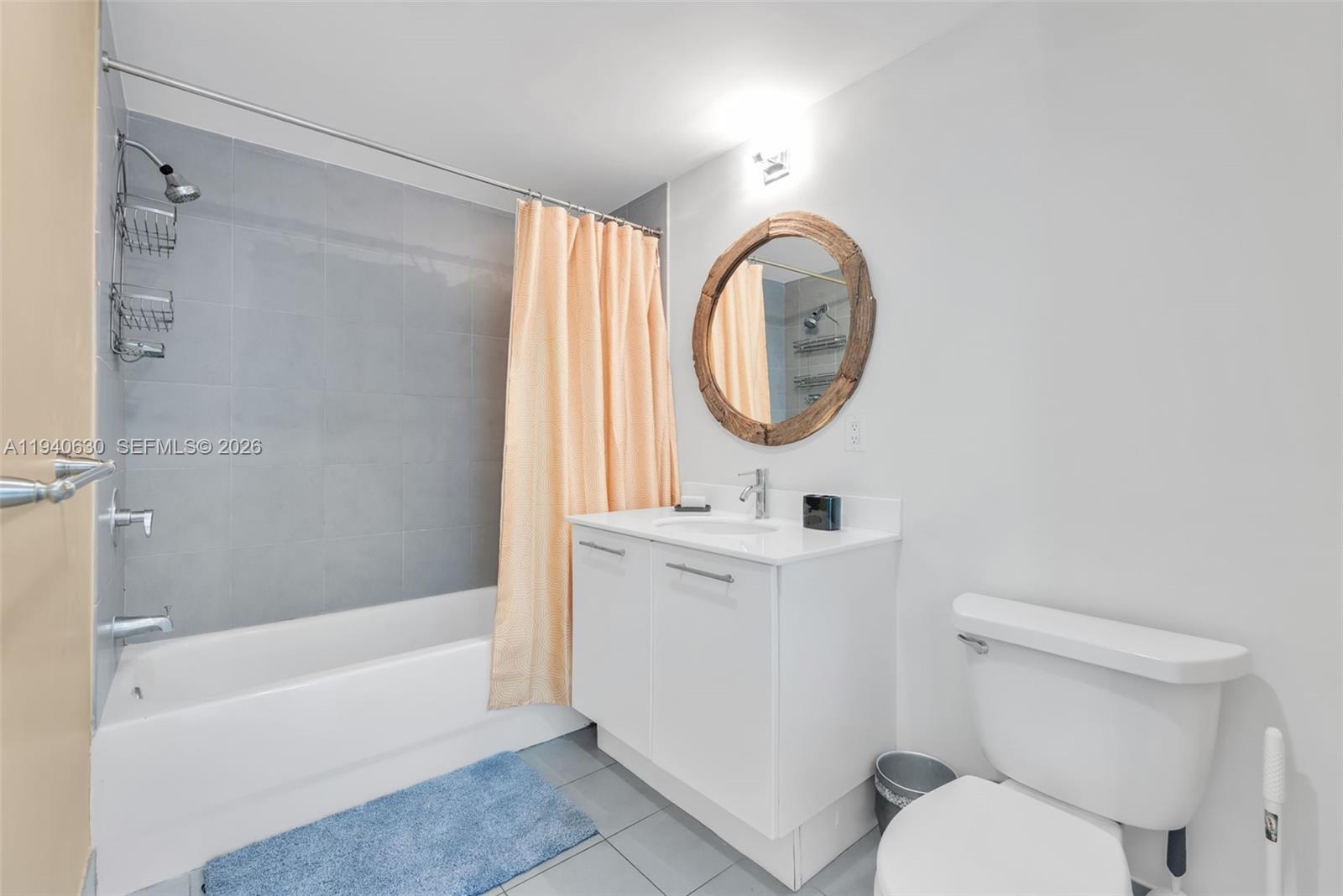 MINT CONDO - Residential