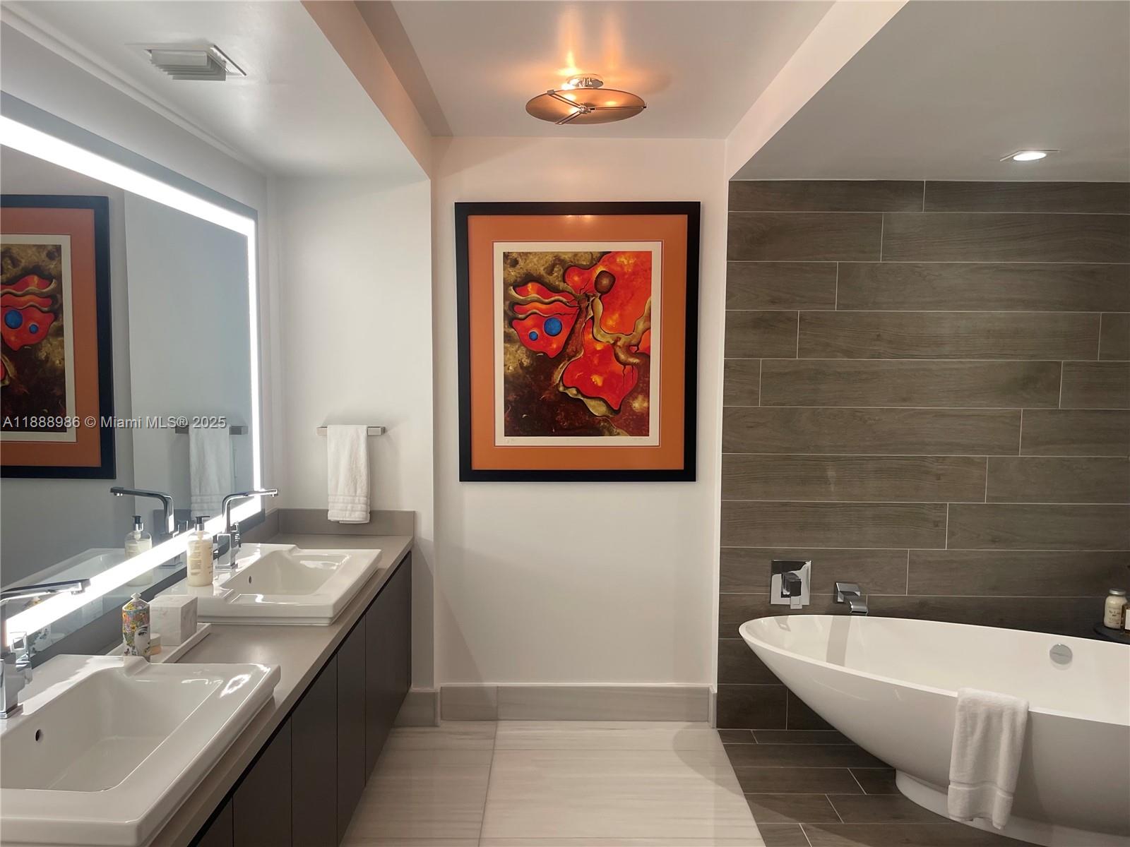 PARQUE TOWERS CONDO - Residential Lease