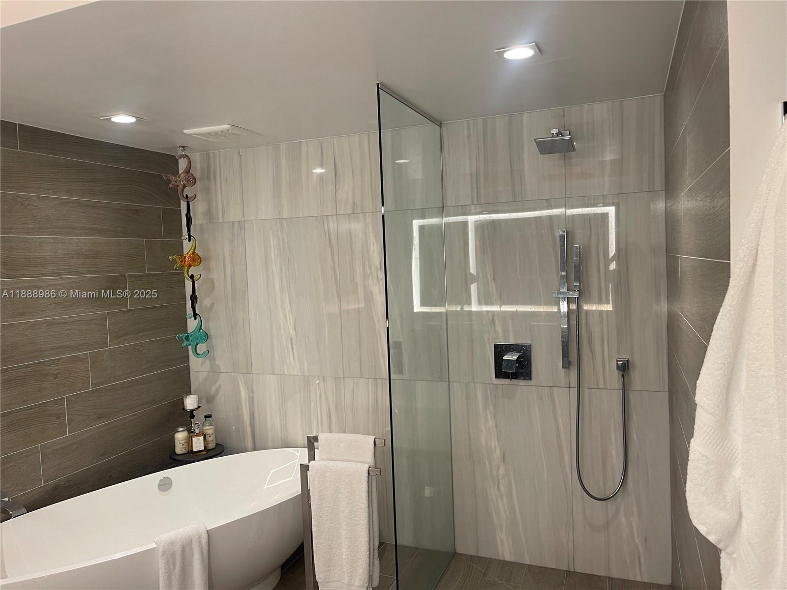 PARQUE TOWERS CONDO - Residential Lease