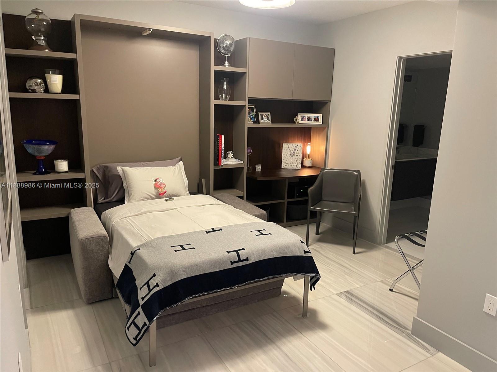 PARQUE TOWERS CONDO - Residential Lease