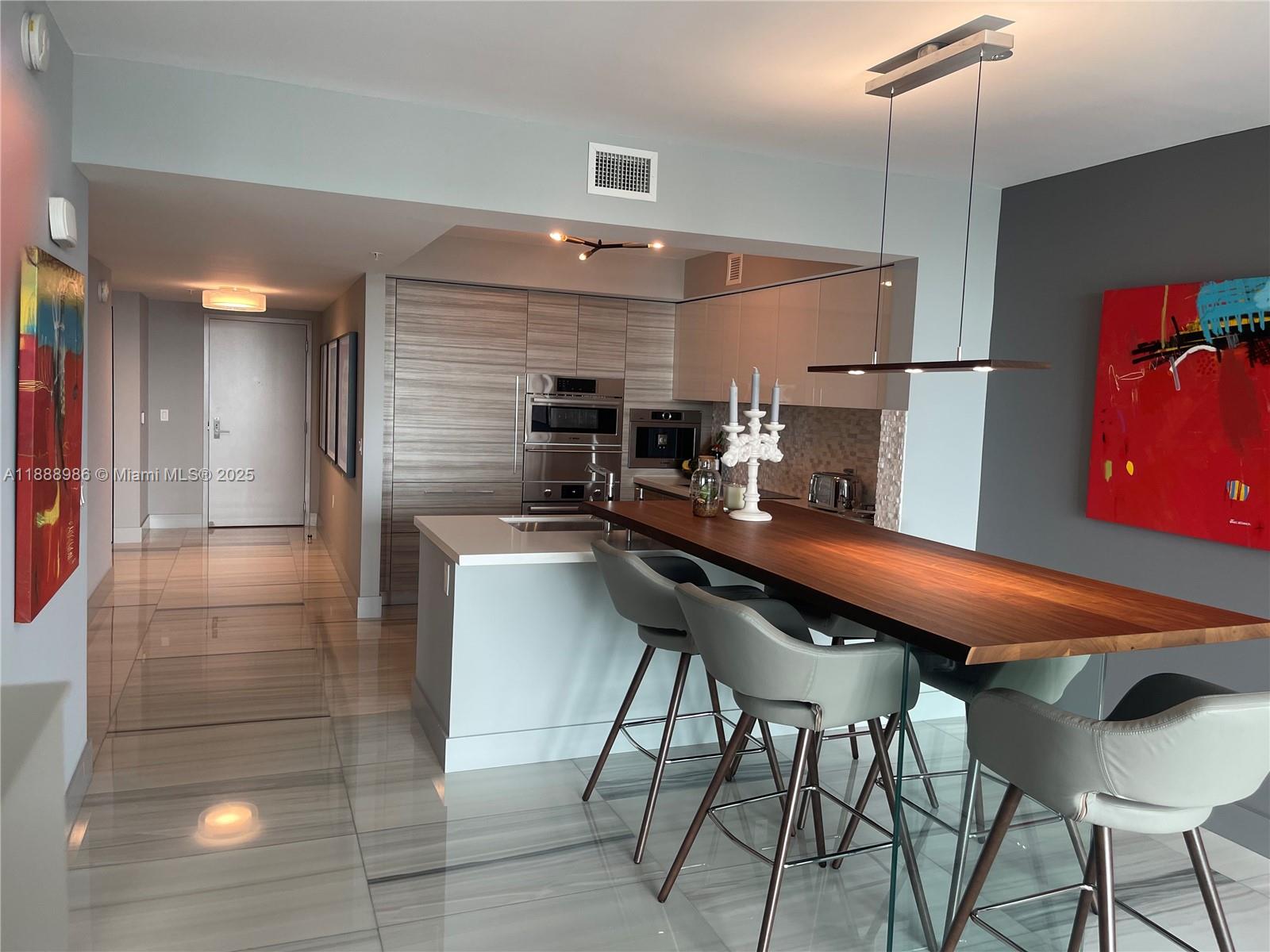 PARQUE TOWERS CONDO - Residential Lease