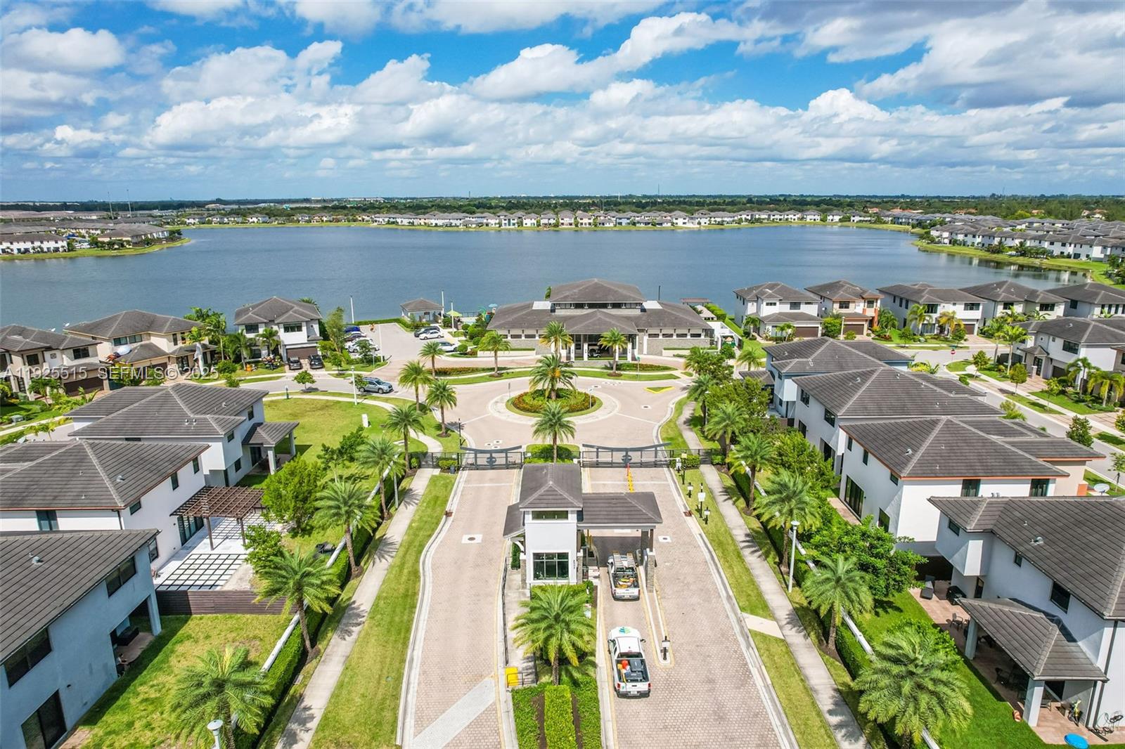 DUNNWOODY LAKE - Residential