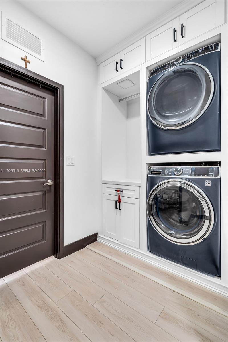 DUNNWOODY LAKE - Residential