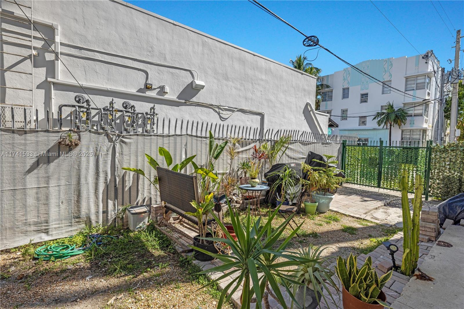 BEACHGARDENS CONDO - Residential