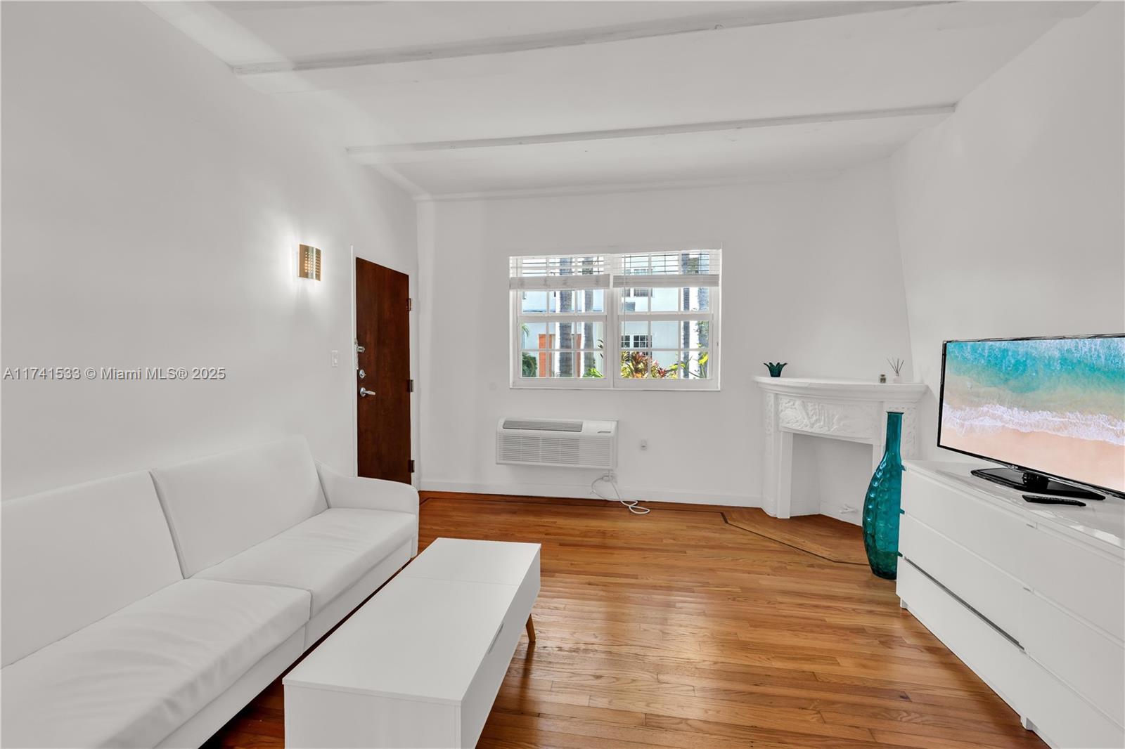 BEACHGARDENS CONDO - Residential