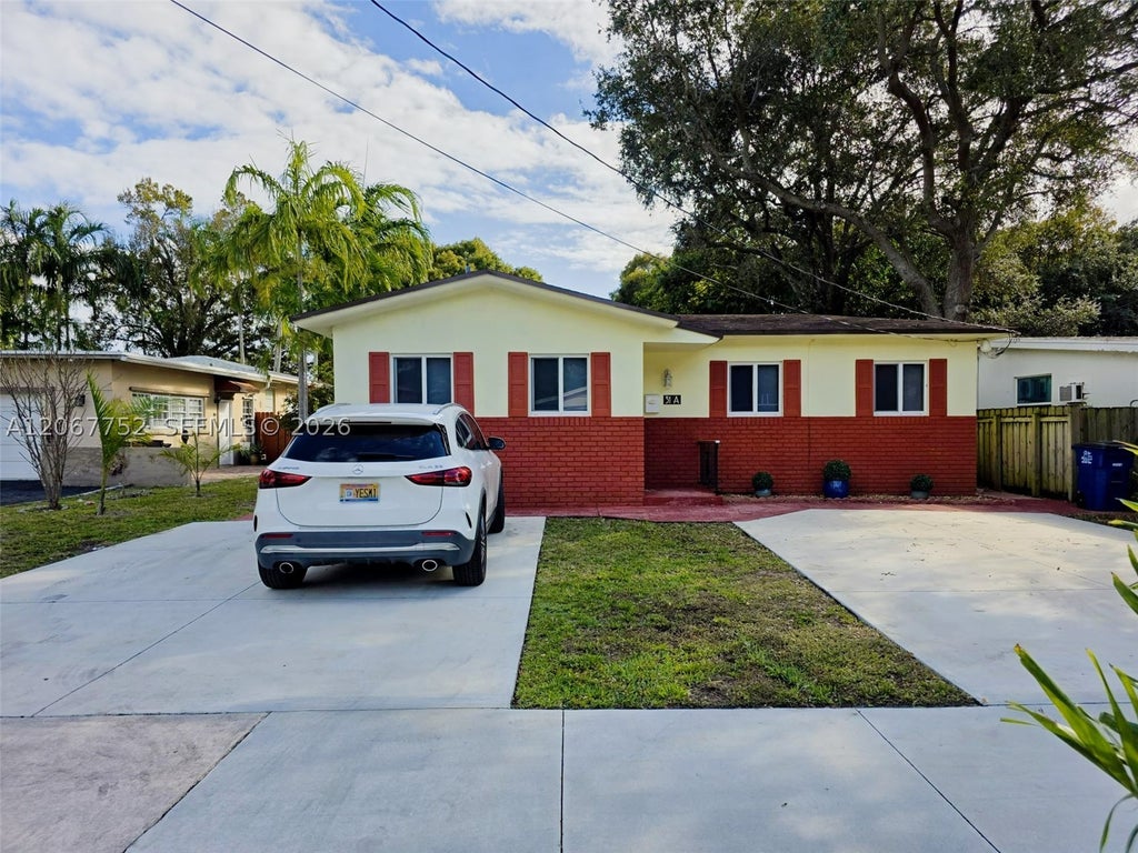 Photo of 31 SW 8th St #1, Hallandale Beach, FL 33009 (MLS # A12067752)