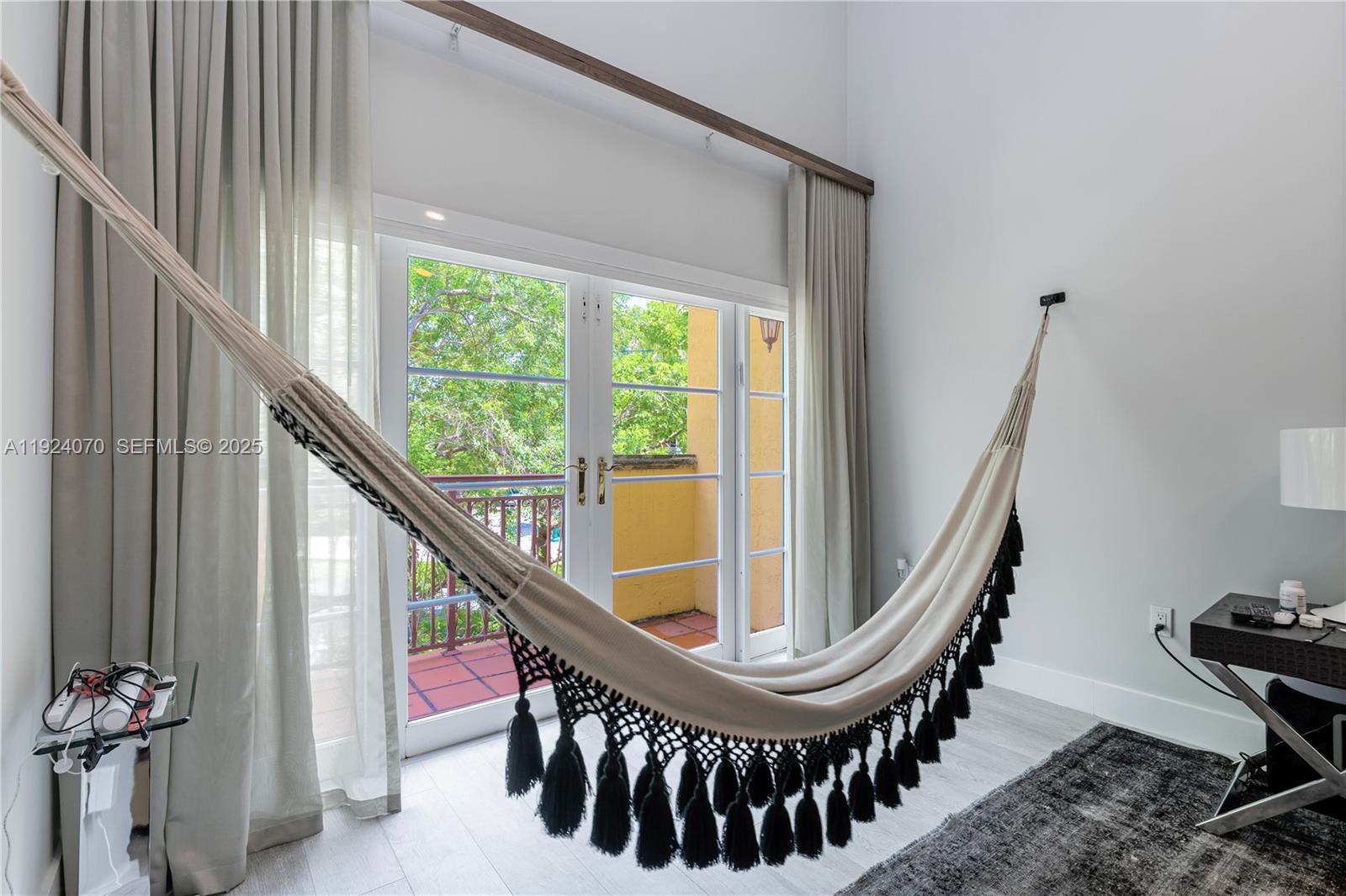 AVENTURA BAY TOWNHOMES CO - Residential Lease