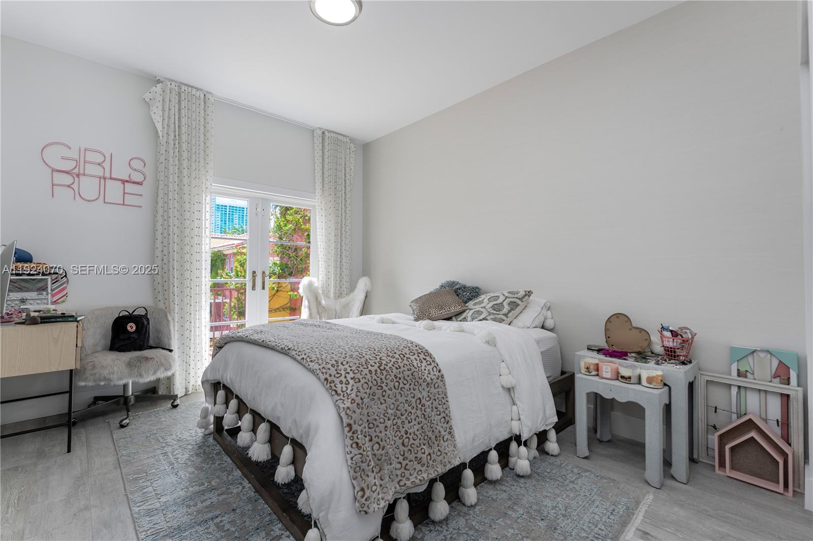 AVENTURA BAY TOWNHOMES CO - Residential Lease