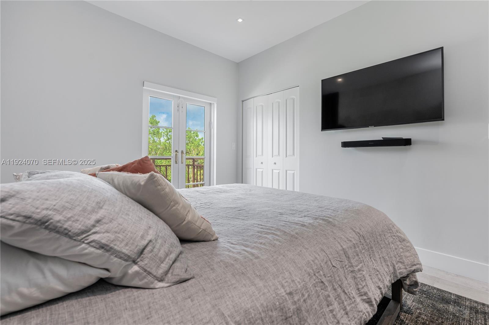 AVENTURA BAY TOWNHOMES CO - Residential Lease