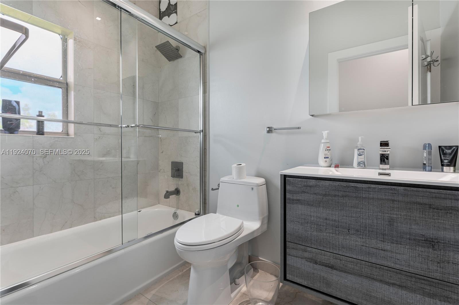 AVENTURA BAY TOWNHOMES CO - Residential Lease