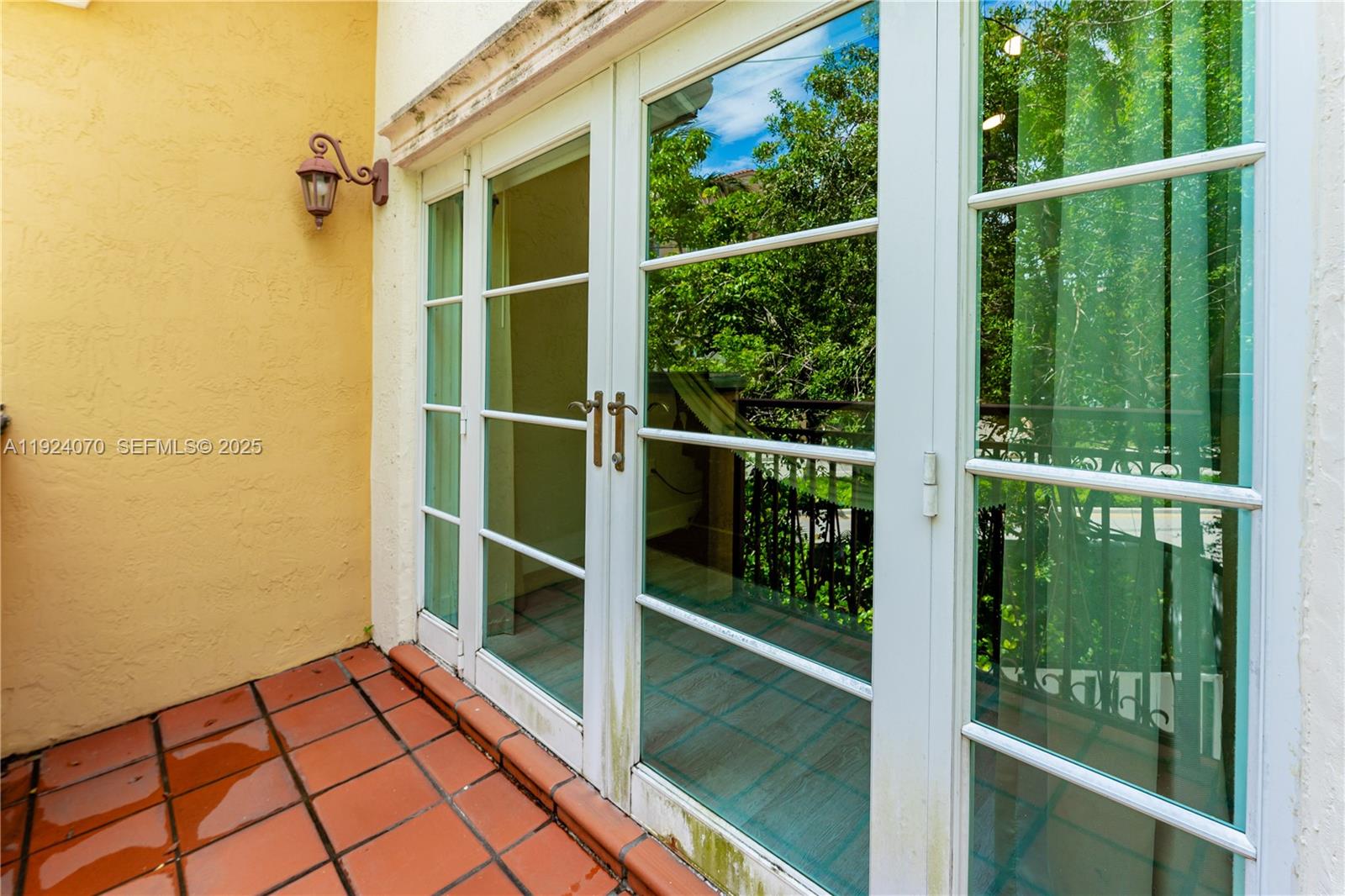 AVENTURA BAY TOWNHOMES CO - Residential Lease