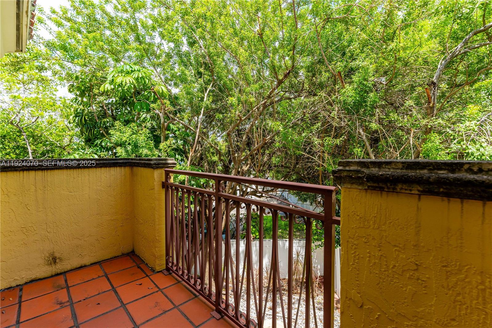 AVENTURA BAY TOWNHOMES CO - Residential Lease