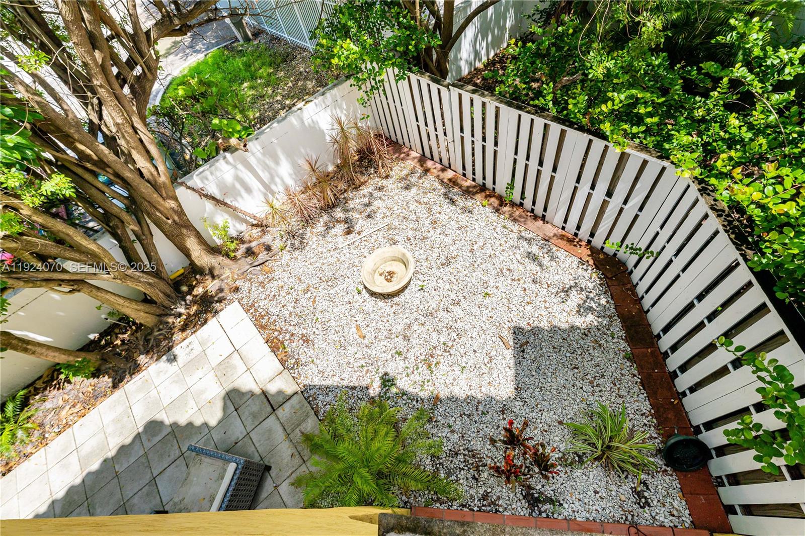 AVENTURA BAY TOWNHOMES CO - Residential Lease