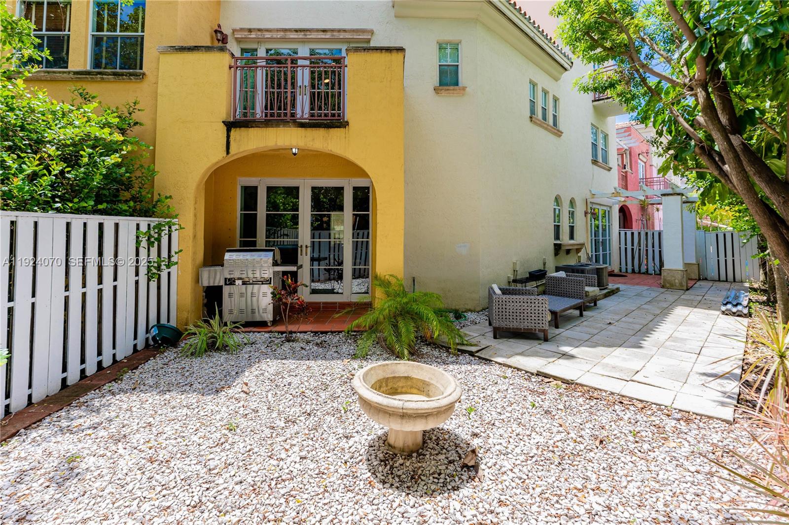 AVENTURA BAY TOWNHOMES CO - Residential Lease