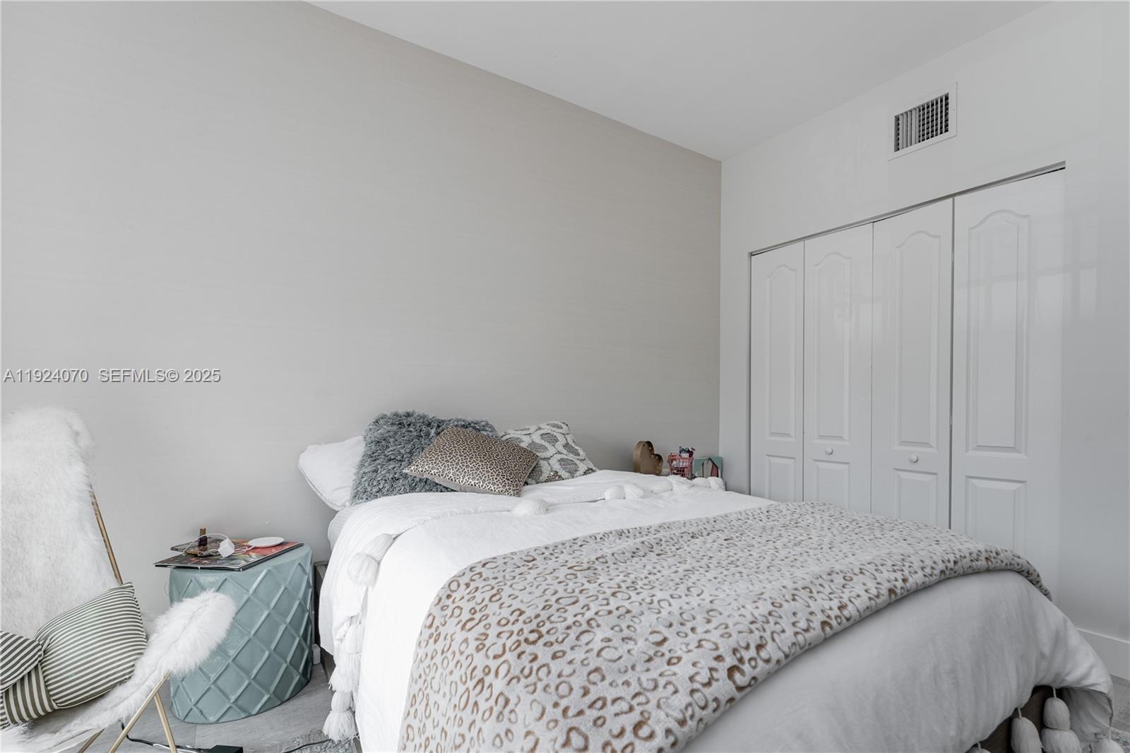 AVENTURA BAY TOWNHOMES CO - Residential Lease