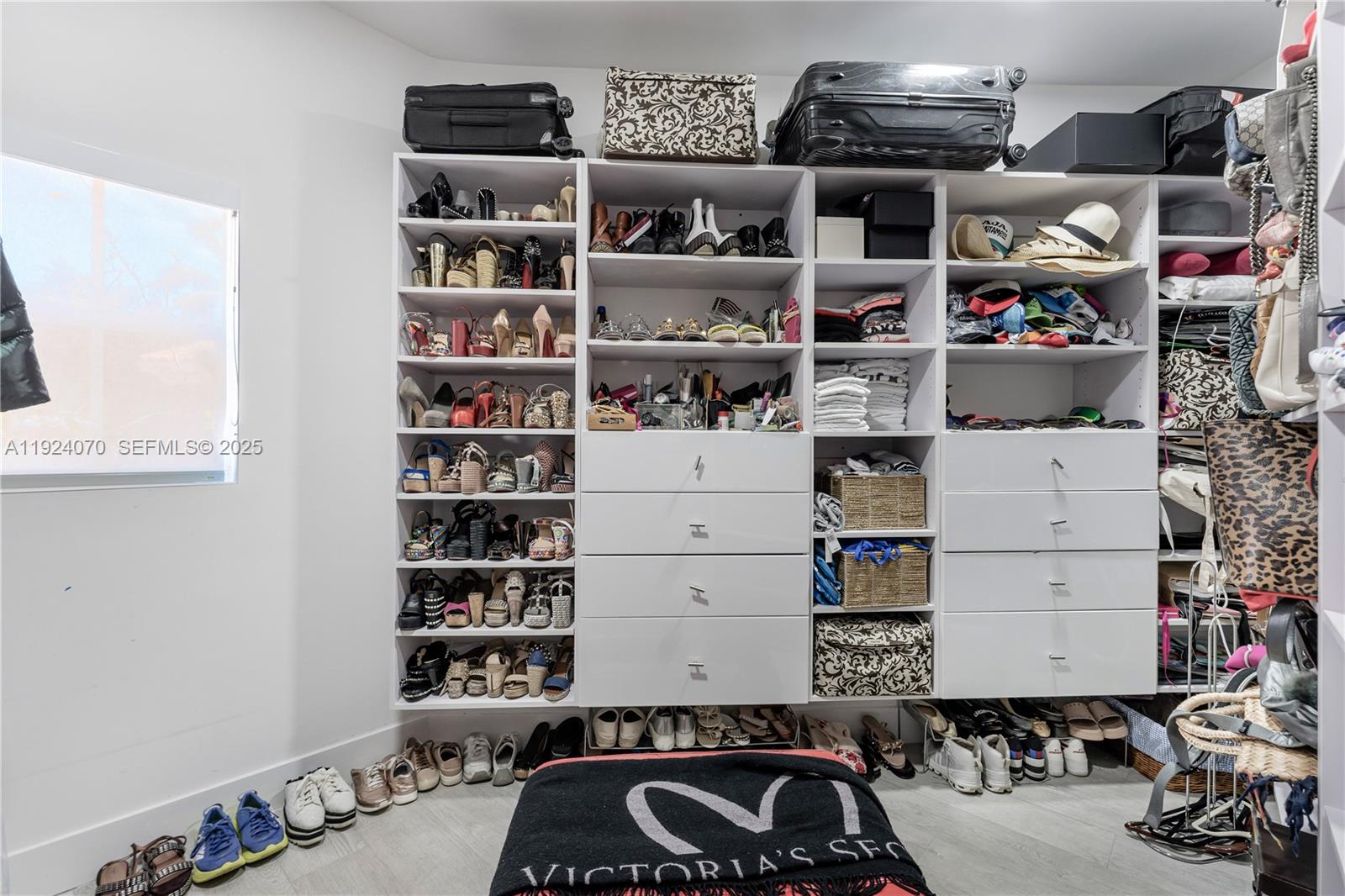 AVENTURA BAY TOWNHOMES CO - Residential Lease