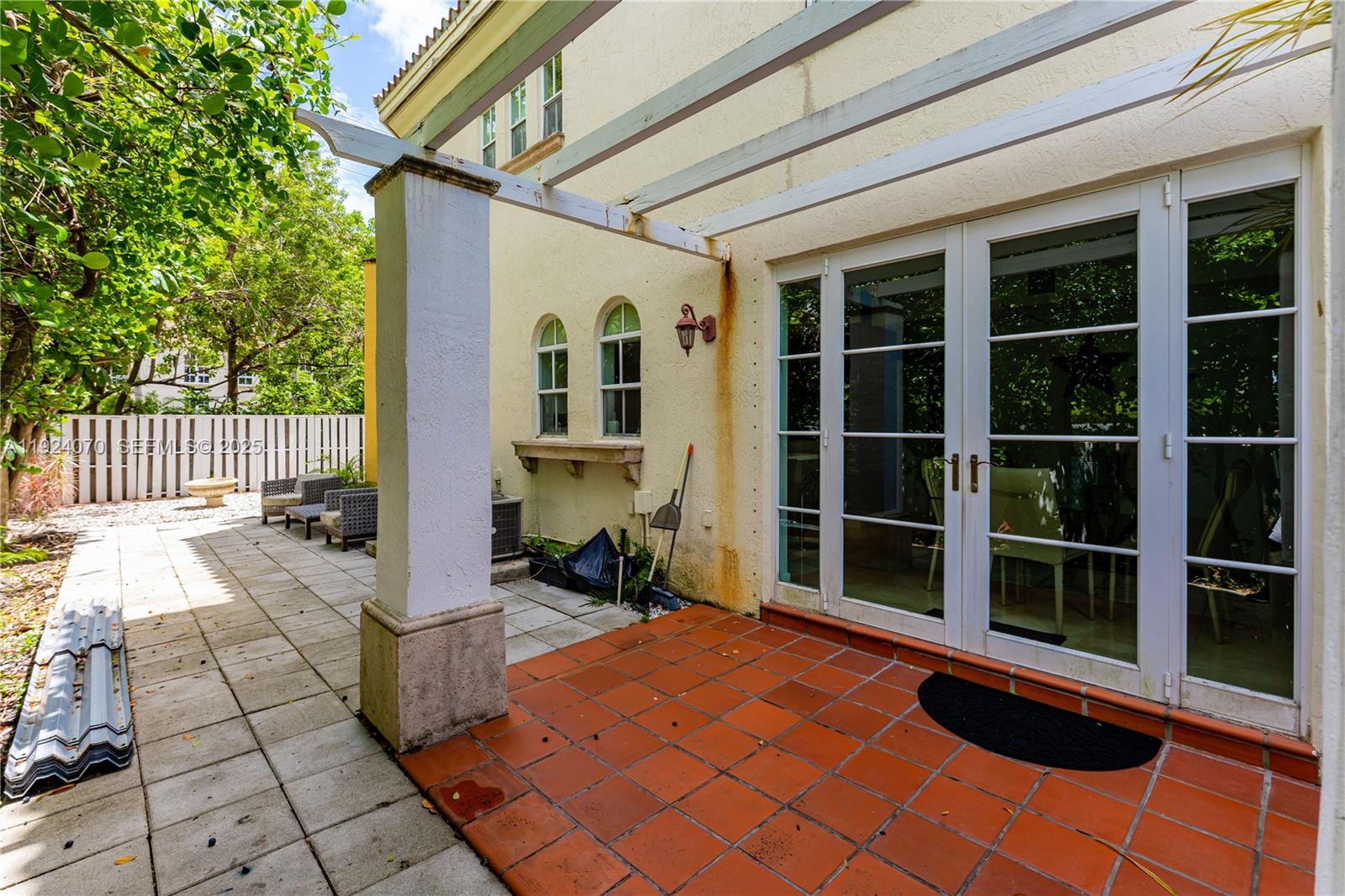 AVENTURA BAY TOWNHOMES CO - Residential Lease