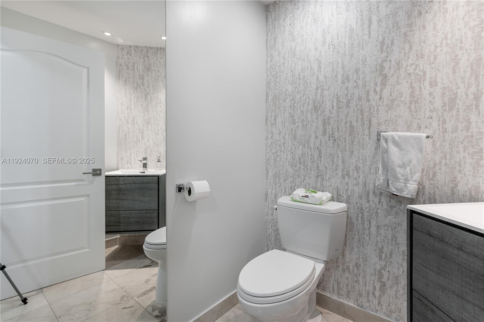 AVENTURA BAY TOWNHOMES CO - Residential Lease