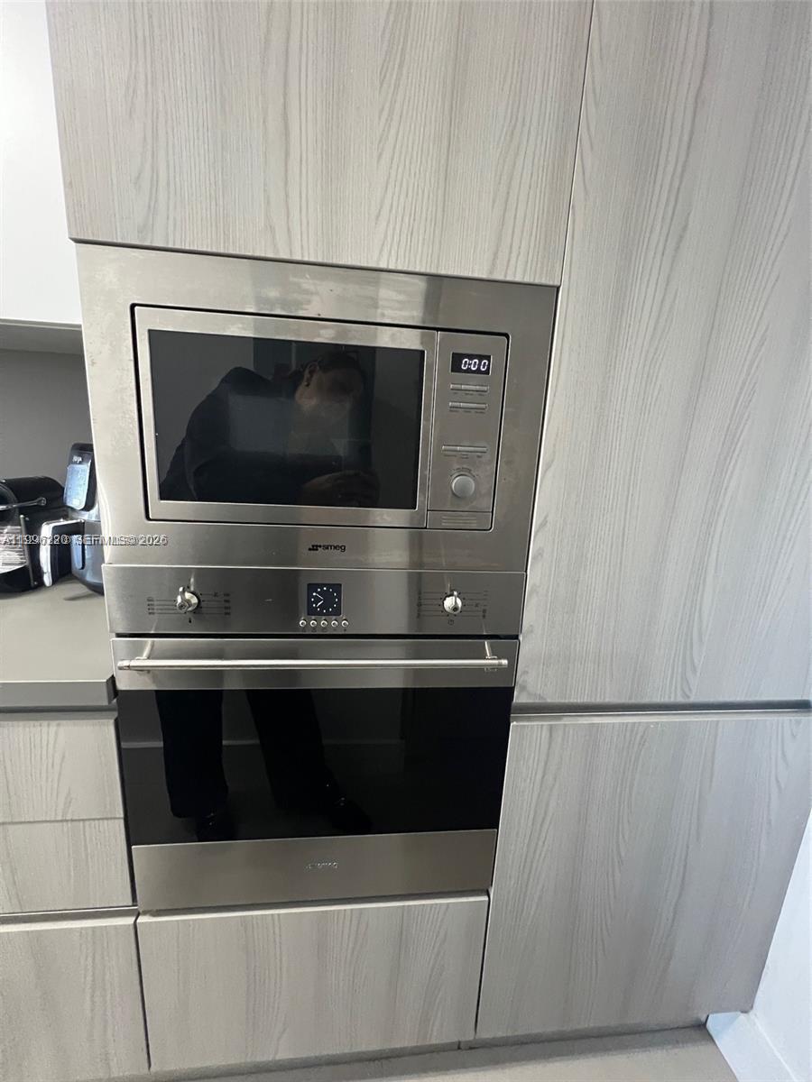 THE DECOPLAGE CONDO - Residential Lease