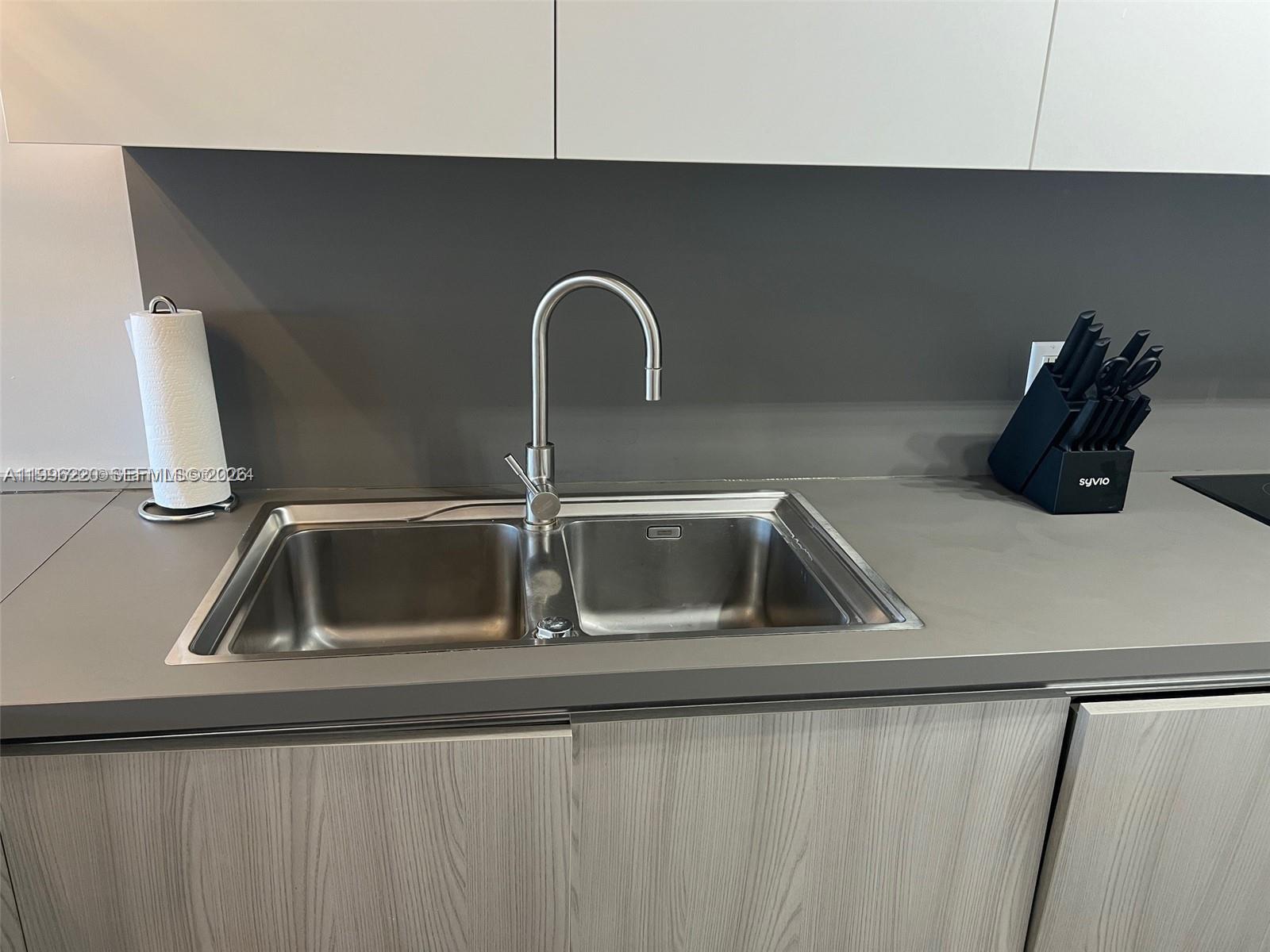 THE DECOPLAGE CONDO - Residential Lease