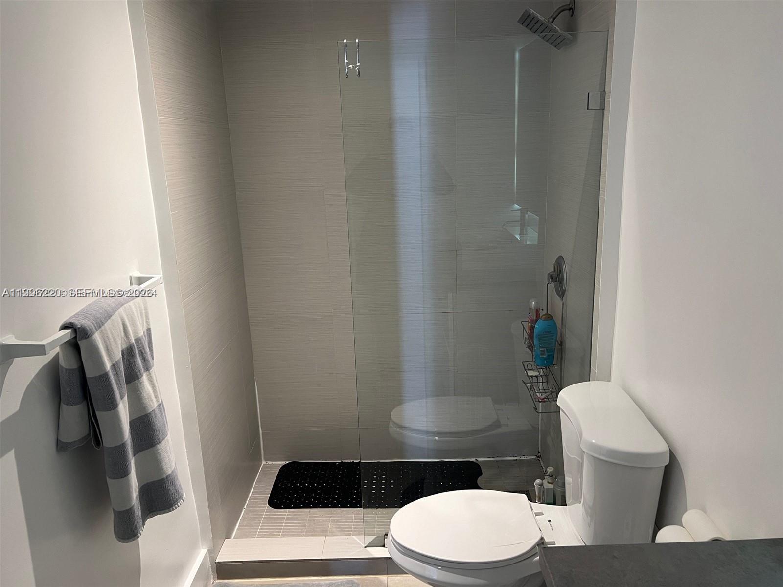 THE DECOPLAGE CONDO - Residential Lease