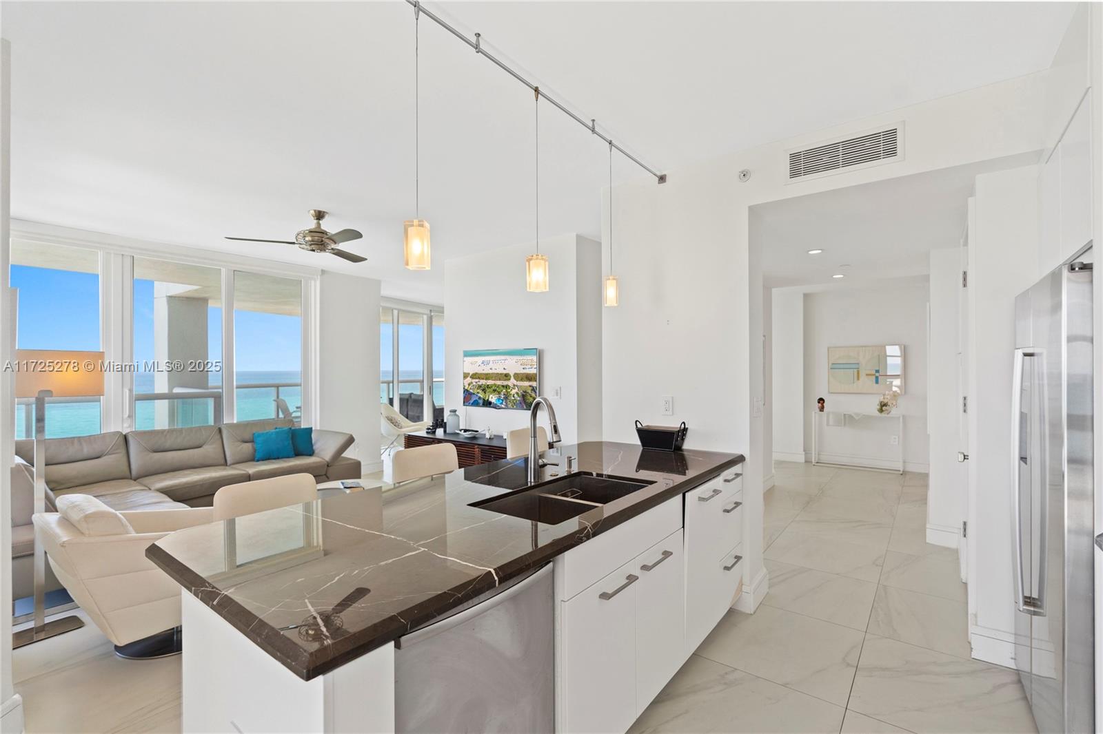 LA TOUR CONDO - Residential