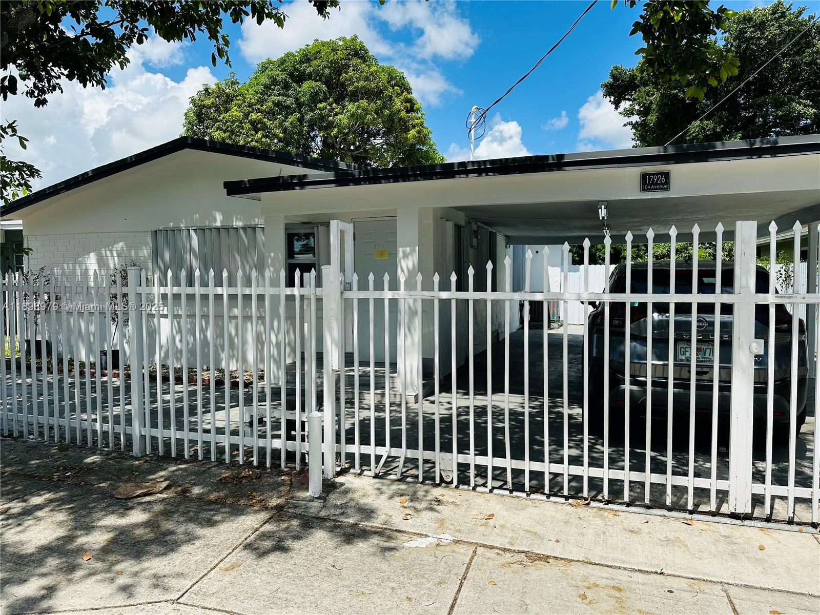 17926 SW 104th Ave, Miami, FL, 33157/$630,000 2 17926 SW 104th Ave
