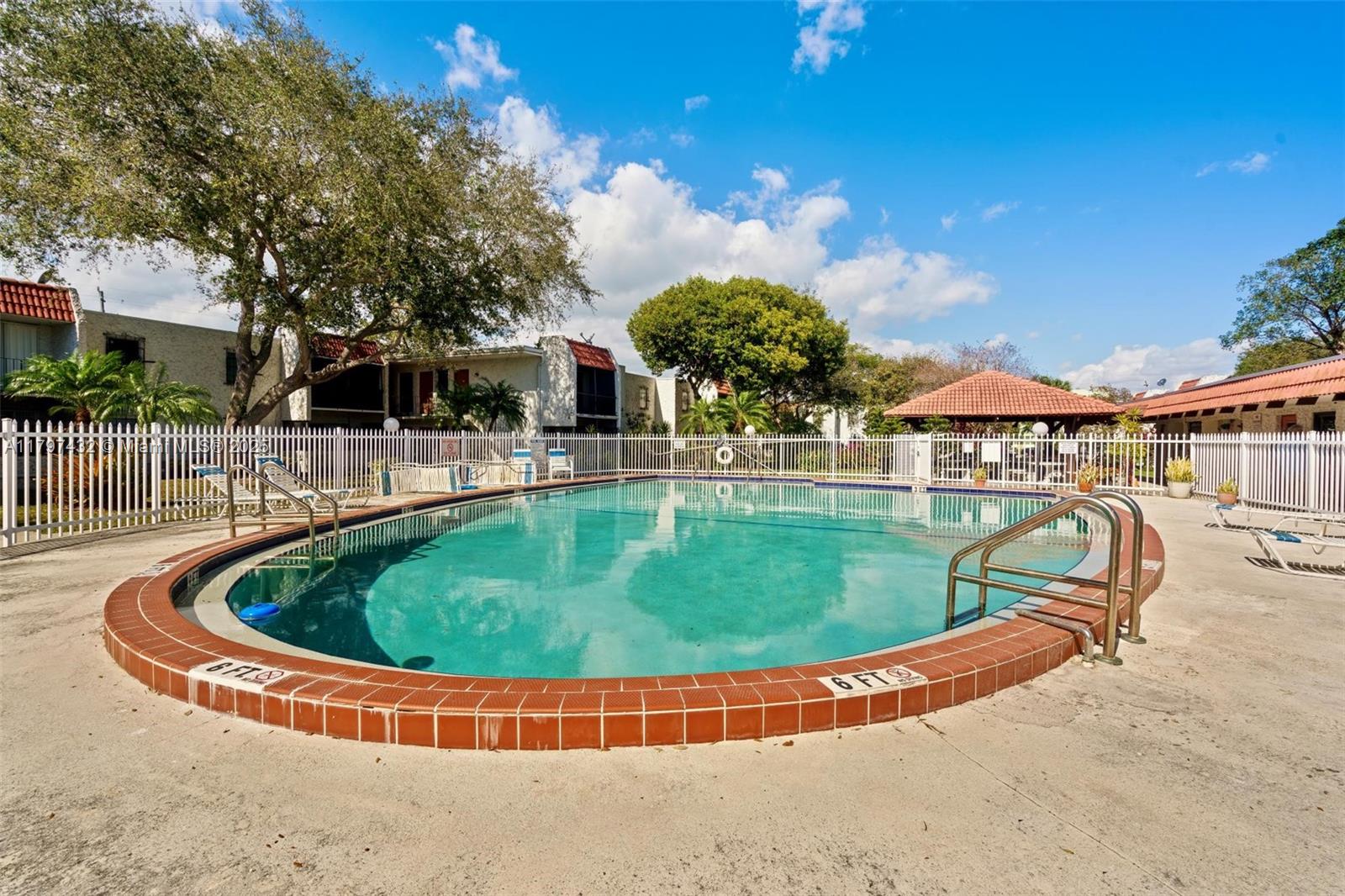 CASA GRANADA CONDO - Residential