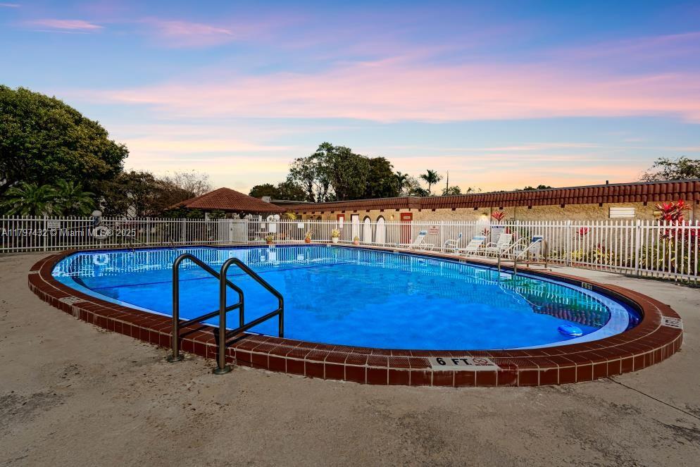 CASA GRANADA CONDO - Residential
