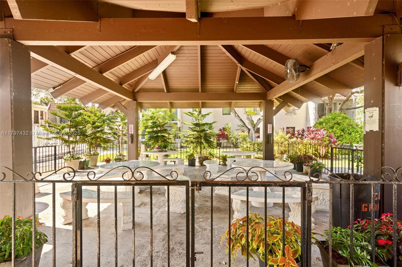 CASA GRANADA CONDO - Residential