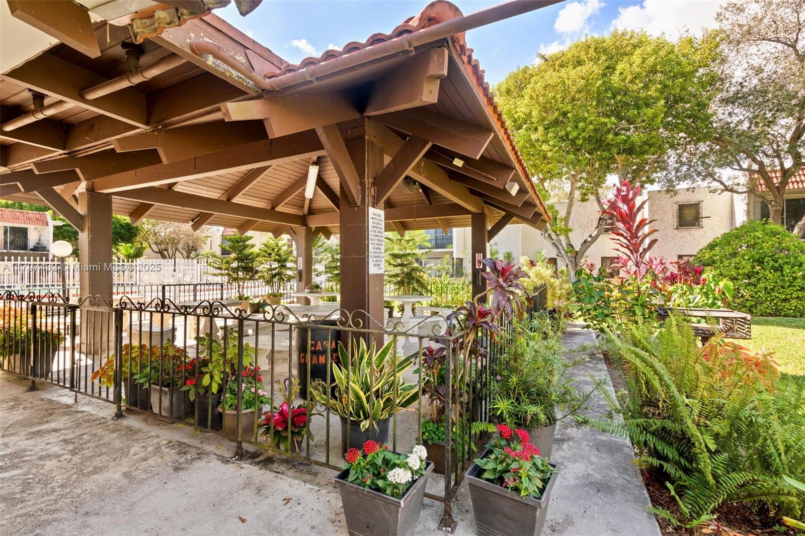 CASA GRANADA CONDO - Residential