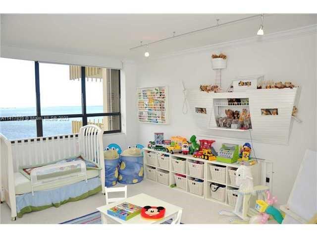 GROVE ISLE - Residential