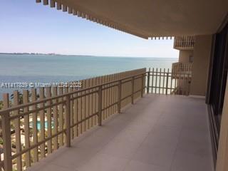 GROVE ISLE - Residential