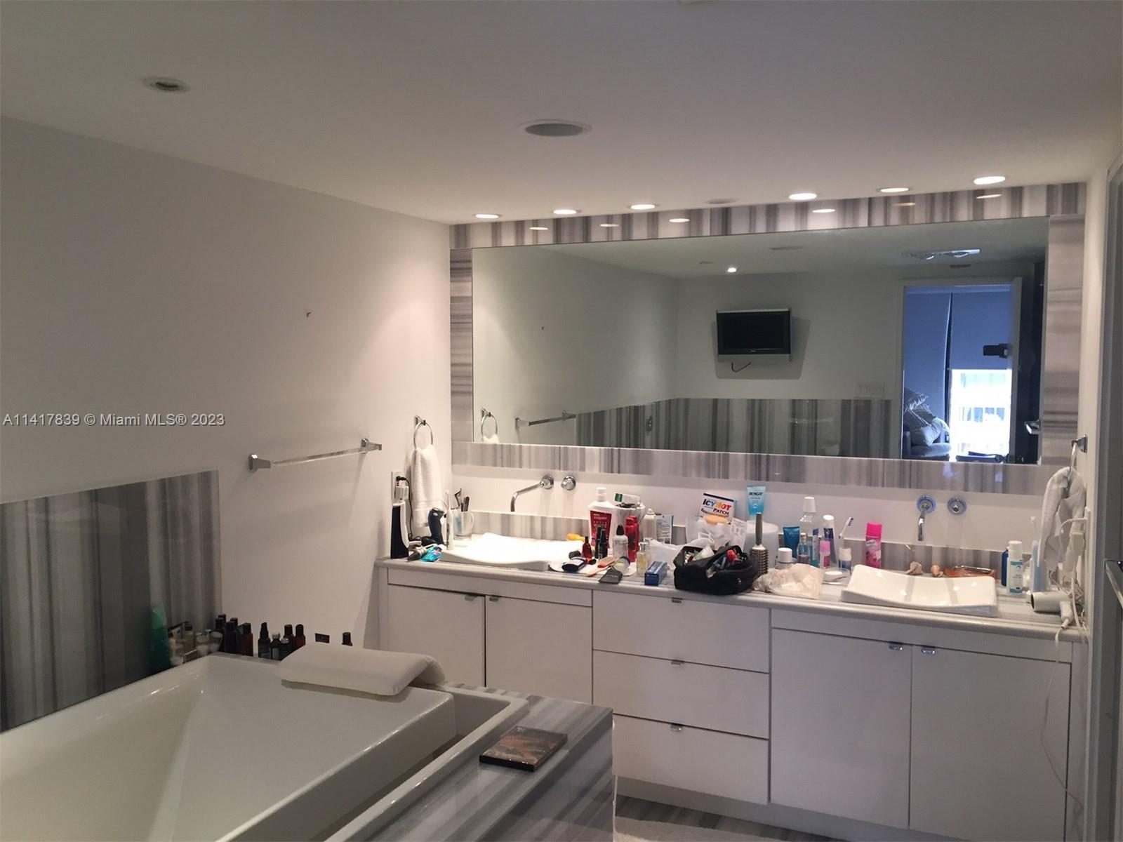 GROVE ISLE - Residential