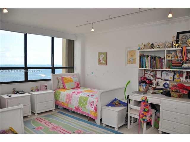 GROVE ISLE - Residential