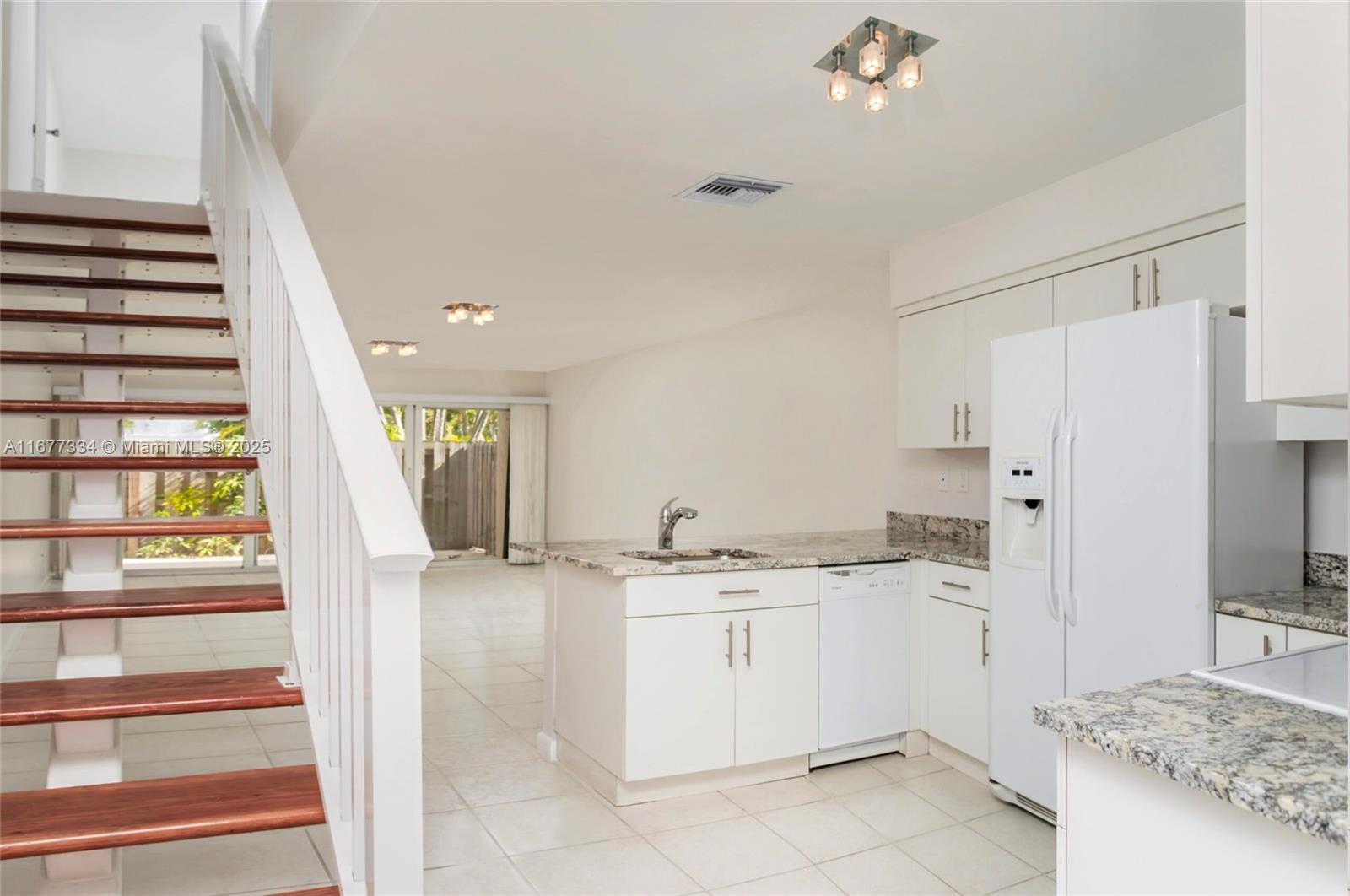 15389 S Dixie Hwy 25 Hwy 25, Palmetto Bay, Miami-Dade County, Florida - 2 Bedrooms  
2 Bathrooms - 