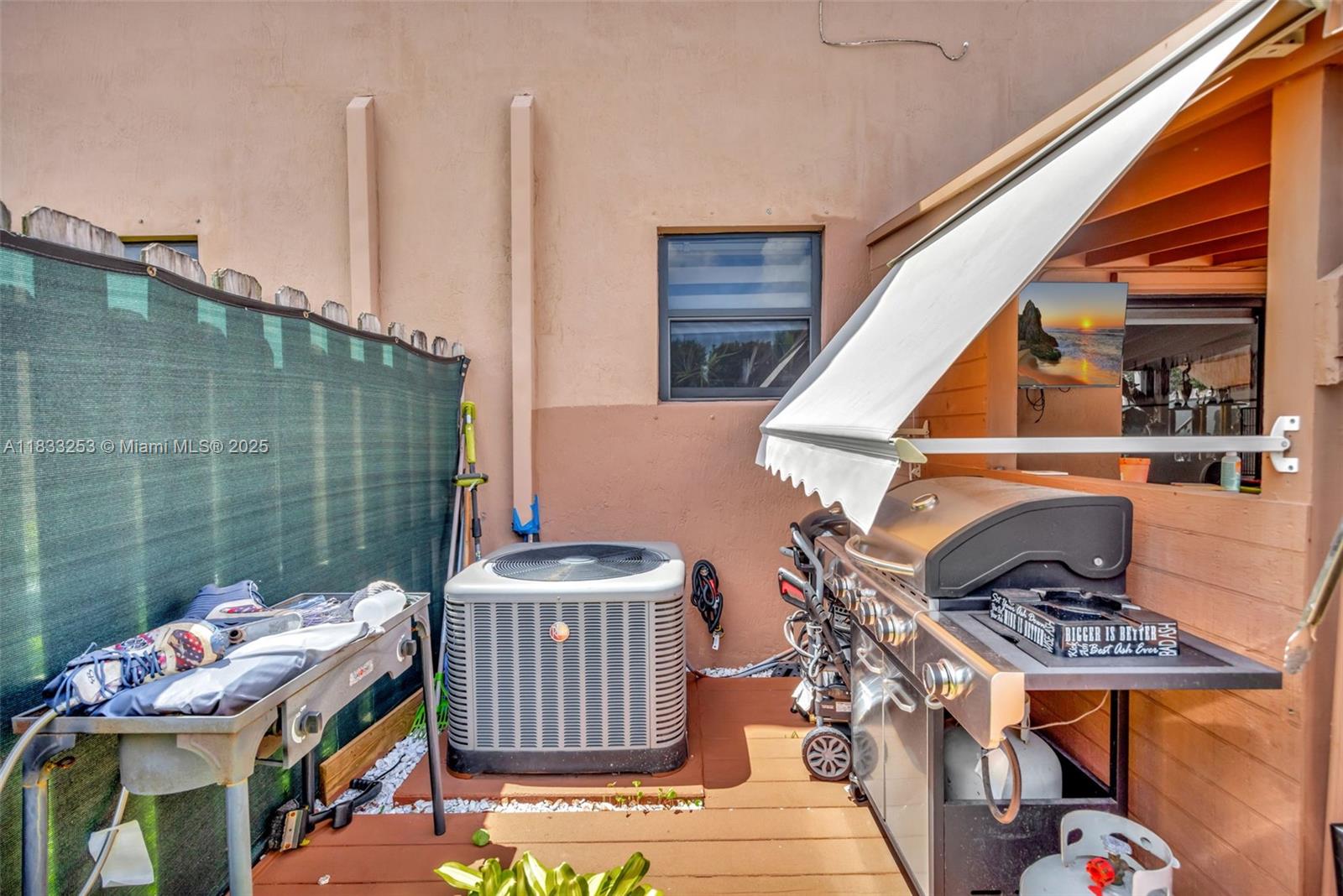 BAYWINDS OF GALAPAGOS FIR - Residential