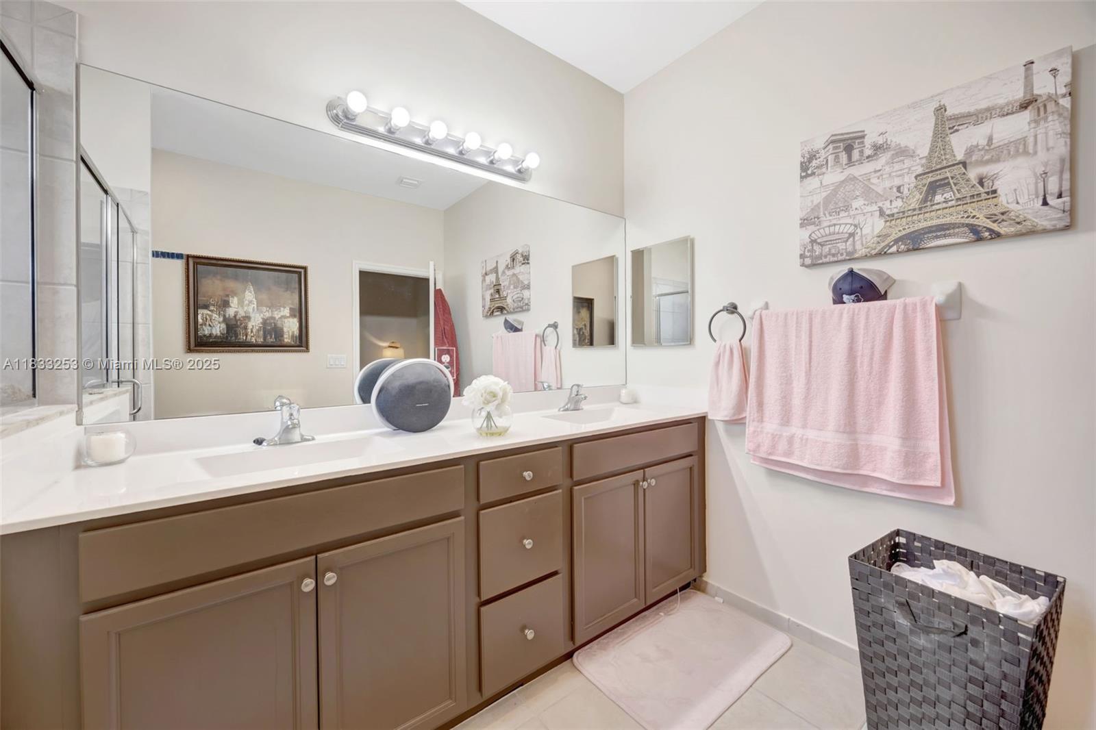 BAYWINDS OF GALAPAGOS FIR - Residential