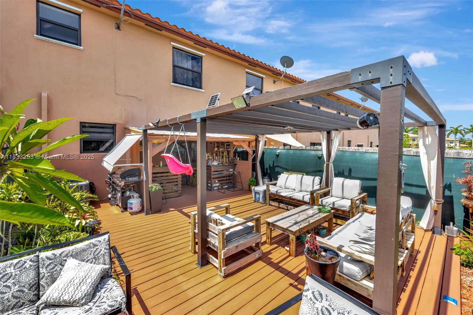 BAYWINDS OF GALAPAGOS FIR - Residential